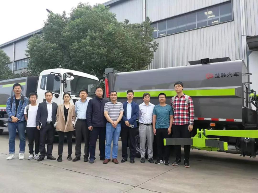 驚艷！“智能機械臂”自裝卸式垃圾車震撼問世