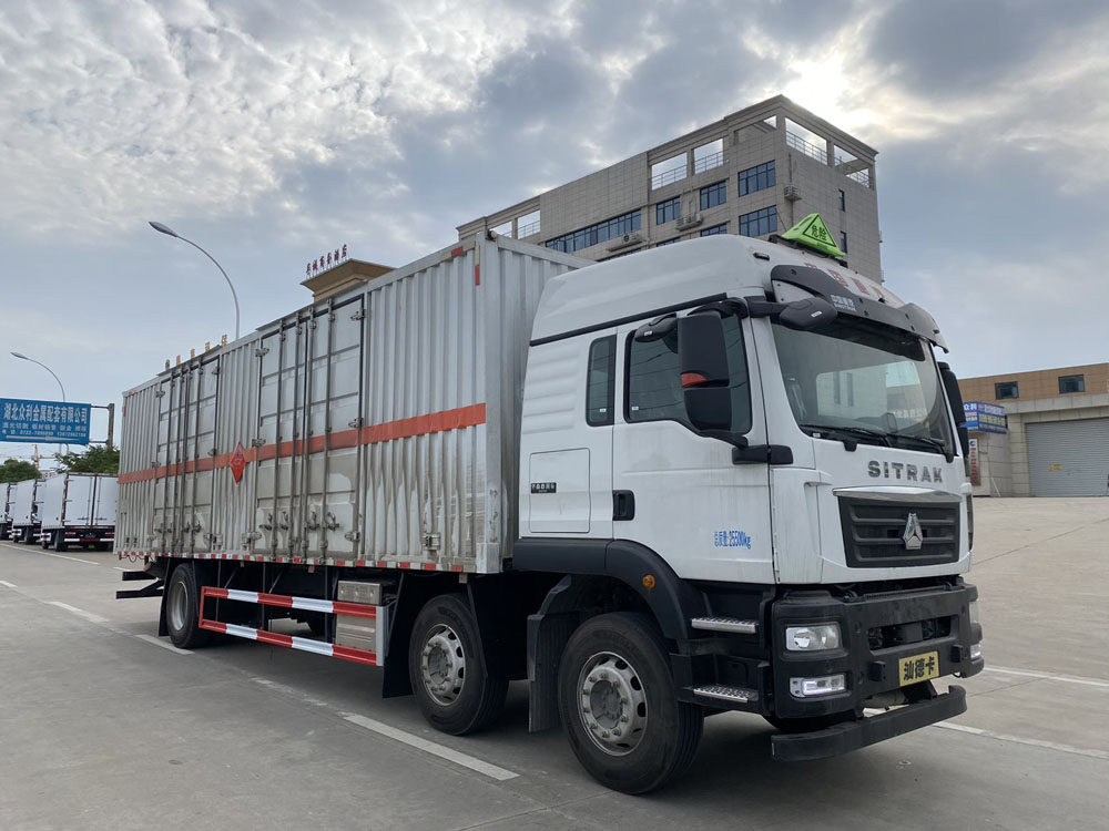 易燃液體廂式運(yùn)輸車(chē)，廂式運(yùn)輸車(chē)，楚勝汽車(chē)集團(tuán)